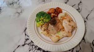 Пангасиус с брокколи, помидорами черри в сливочном соусе, запечённый в аэрогриле. Вкусно и быстро!