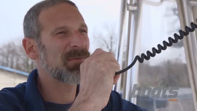 Как проверить работоспособность VHF (УКВ, ОВЧ) - радиостанции и осуществить вызов смотреть онлайн