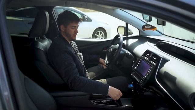 Хочу левый руль, не воспринимаю правый. Toyota Prius на левом руле… Хмм обратимся к Корее смотреть онлайн