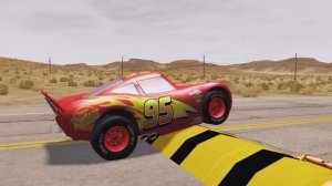 Мультики про машинки.  Испытание машинок на прочность с Молнией Маквин