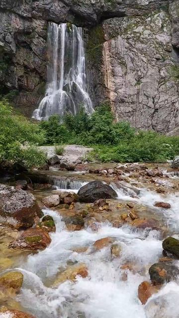 Абхазия, Гегский водопад сегодня (31 июля, ЛЕТО-2025) смотреть онлайн