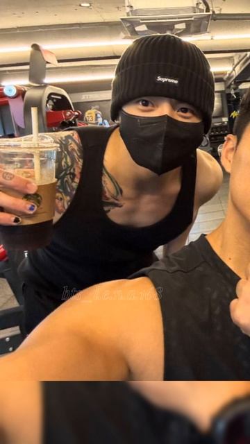 Эпизод 447 ВиГу в спортзале, наконец-то увидели тату Чонгука смотреть онлайн