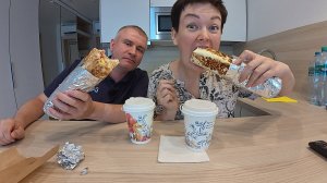 Мукбанг сожрали по ОГРОМНОЙ питерской ШАВЕРМЕ! Отдых в России для БОГАТЫХ?! Сравниваем ЦЕНЫ Влог