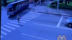 В Калининграде туристический автобус сбил девушку на переходе. ДТП "Подкрался, откуда не ждали"