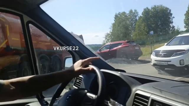 Легковушка столкнулась с фурой на Чуйском тракте возле села Полковниково смотреть онлайн