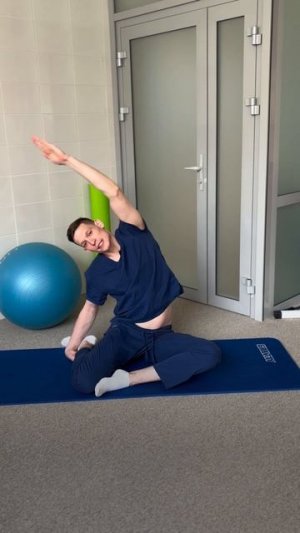 всего одно движение – и ваша спина скажет спасибо! #упражнения #доктор