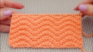 Теневой узор спицами поворотными и круговыми рядами.