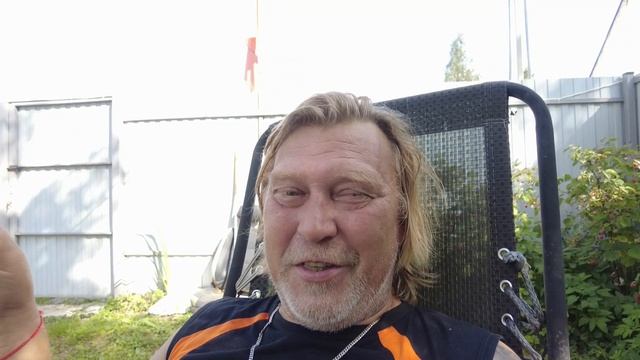 Заглянул под дом. Собрал урожай. Думаю, а зачем мне соленья - варенье? смотреть онлайн