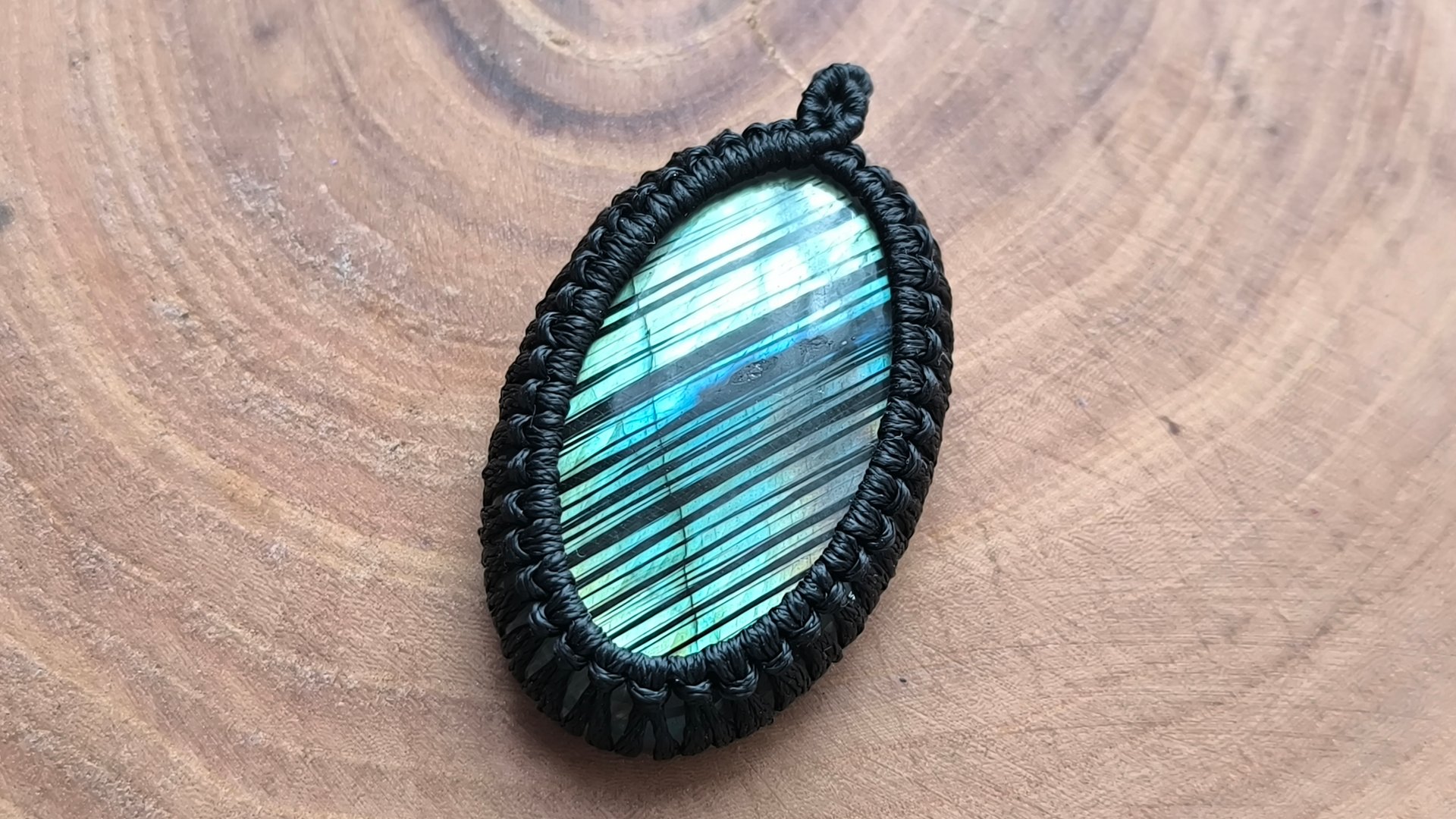 DIY Кулон с камнем в технике макраме. Оплетение кабошона