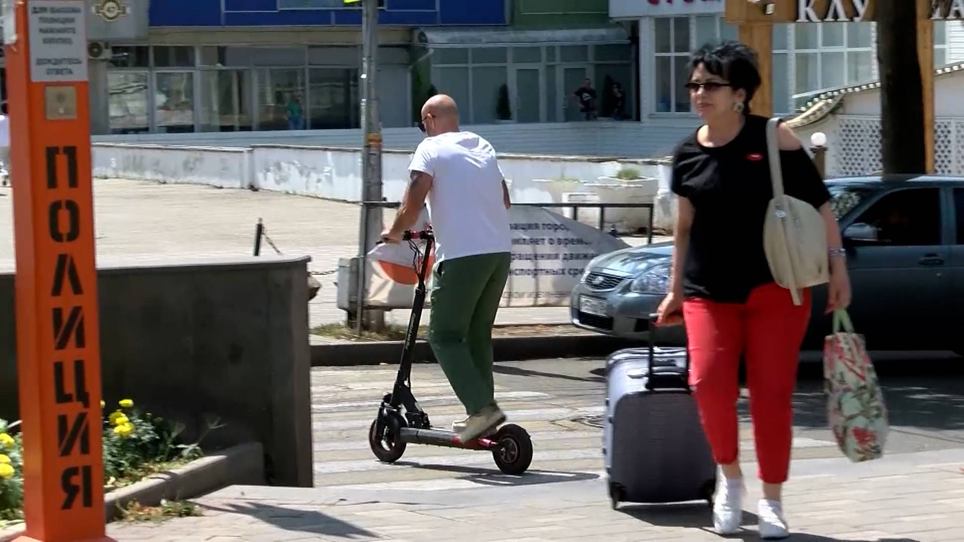 ЭЛЕКТРОСАМОКАТЫ СТАНОВЯТСЯ НОВОЙ УГРОЗОЙ БЕЗОПАСНОСТИ смотреть онлайн