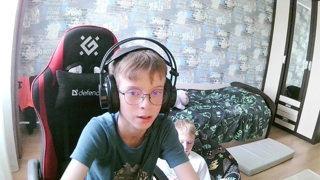 ХОЧУ СПАТЬ С ДРУГОМ