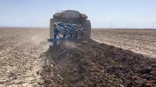 Беспилотный трактор в Китае Hunghu T70 смотреть онлайн