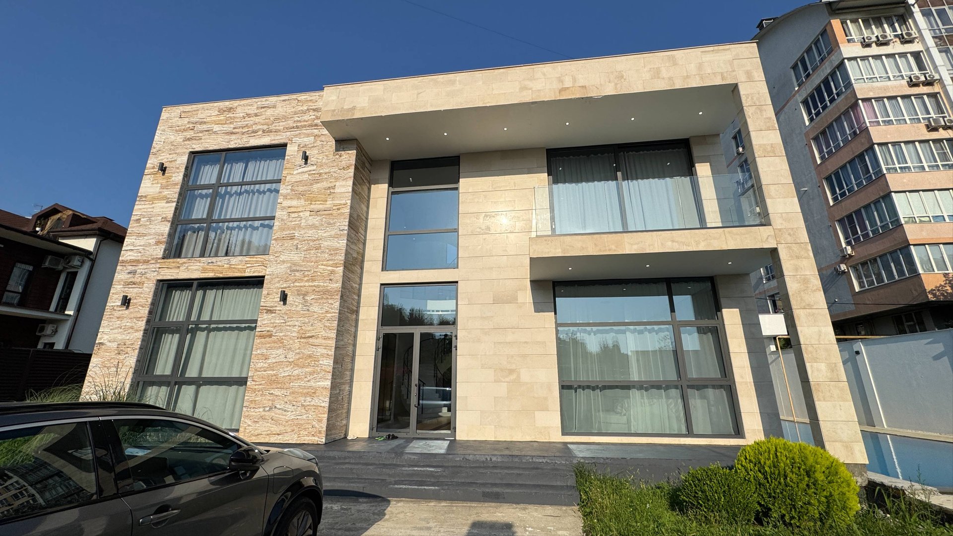 Отличный дом с ремонтом в центре Сочи! Ул Клубничная. 300 м² + 150 м² экспл кровля. 6.6 соток. 120 смотреть онлайн