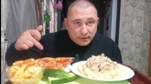 мукбанг/обжорыч/бефстроганов,пшённая каша,овощной салат,мини пицца/