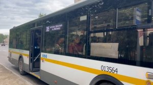 Автобус ЛиАЗ-5292.65-03 следует по маршруту 305 ”Площадь Святителя Николая - м. Люблино”