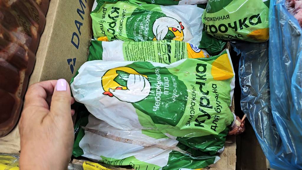 Магазин Светофор.Просто Клондайк какой то.Есть все.И мясо и молочка ,овощи и ягоды смотреть онлайн