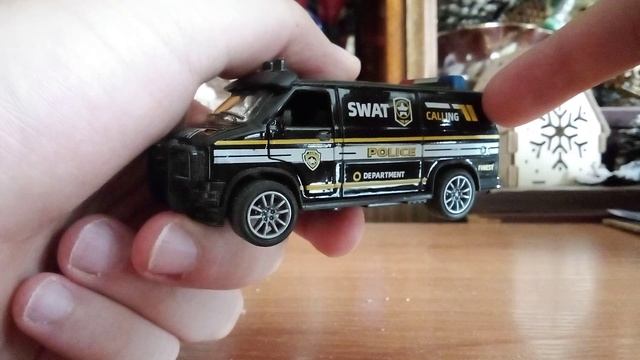 Шикарная моделька Додж глэ Вэнс Американский спецназ. Очень интересный видос про машинки модельки.