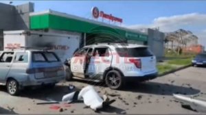 Дрон ВСУ отаковал парковку возле магазина  пятёрочка в Белгороде первые минуты после удара Подпишись