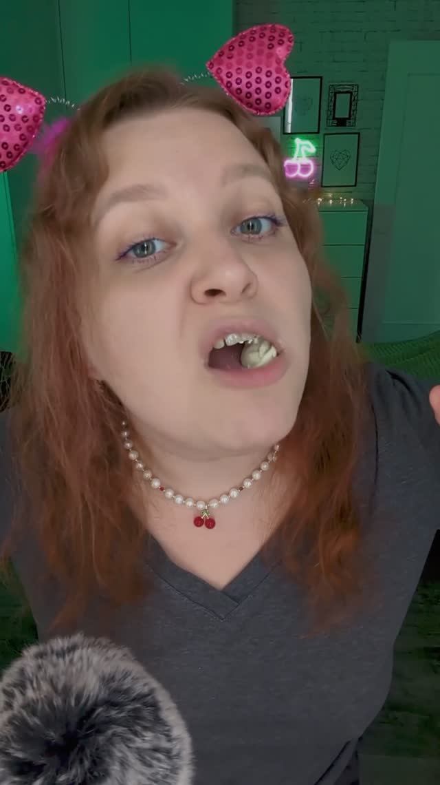 АСМР Шоколадные ПЕЛЬМЕНИ с ПРЕДСКАЗАНИЕМ 🍫+🥟=🥠 ASMR EATING chocolate dumplings with prediction #a смотреть онлайн