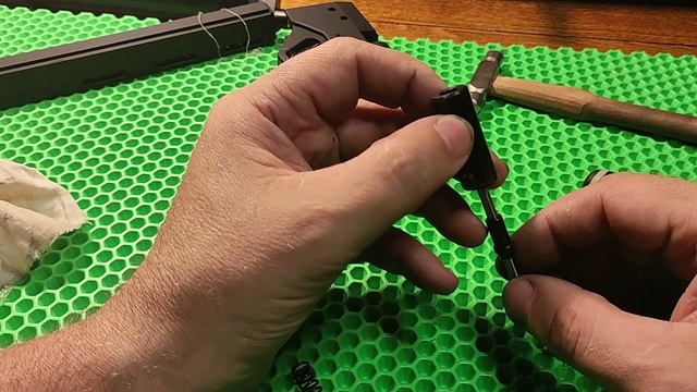 Пистолет Корсар в калибре 4,5 мм.. Разборка, смотрим как сделан. смотреть онлайн