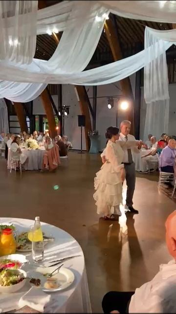 Сюрприз от родителей молодоженам