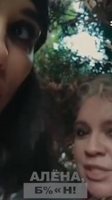 Когда заметили на другой стороне улицы бывших одноклассниц: #shorts #аленаблин смотреть онлайн