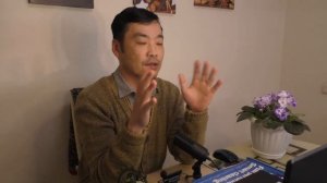 Прямо сейчас мы в двух мирах - отождествлены с  Сознанием (реальность)  и с чувством