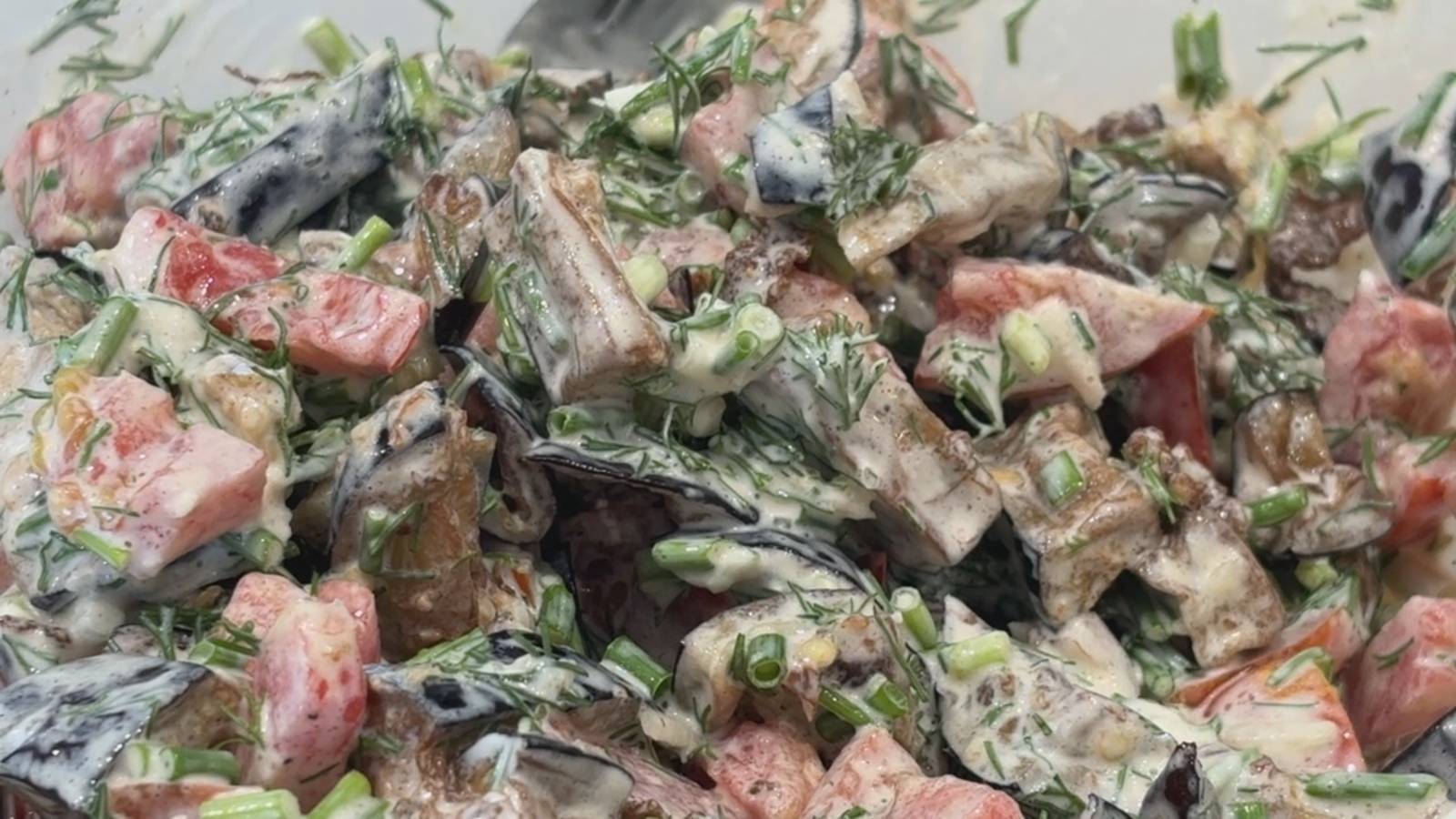 ЭТО ПРОСТО БОМБА! САЛАТ НА КАЖДЫЙ ДЕНЬ! Самый вкусный САЛАТ из БАКЛАЖАНОВ! смотреть онлайн