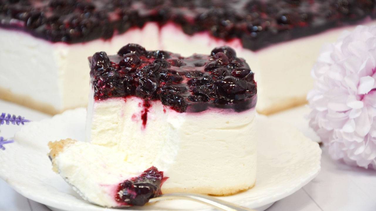 🍰 Чизкейк без выпечки с ягодами — идеальный летний десерт за минуты! 💫 смотреть онлайн