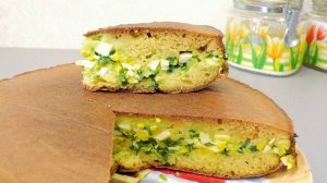 Заливной пирог на кефире с яйцом и зеленым луком . Быстро и вкусно!