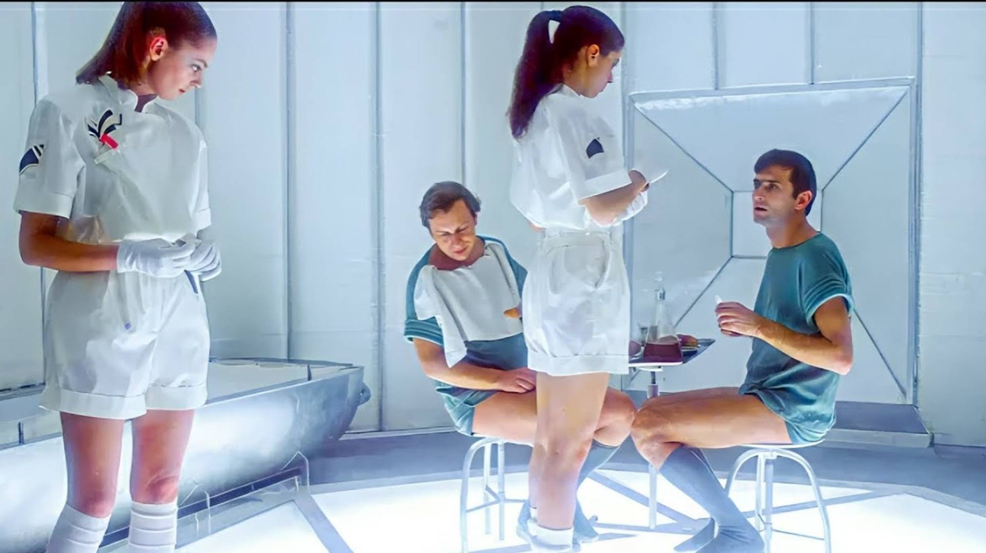 ЗАМОРОЗКА НА 3 ГОДА, НО ЧТО-ТО ПОШЛО НЕ ТАК... Мир 2044 года их шокировал! | КРАТКИЙ ПЕРЕСКАЗ ФИЛЬМА смотреть онлайн