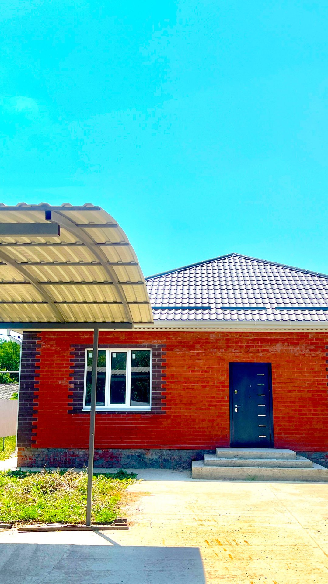 Дом для семьи: 4 спальни, 2 санузла, котельная и большой участок смотреть онлайн