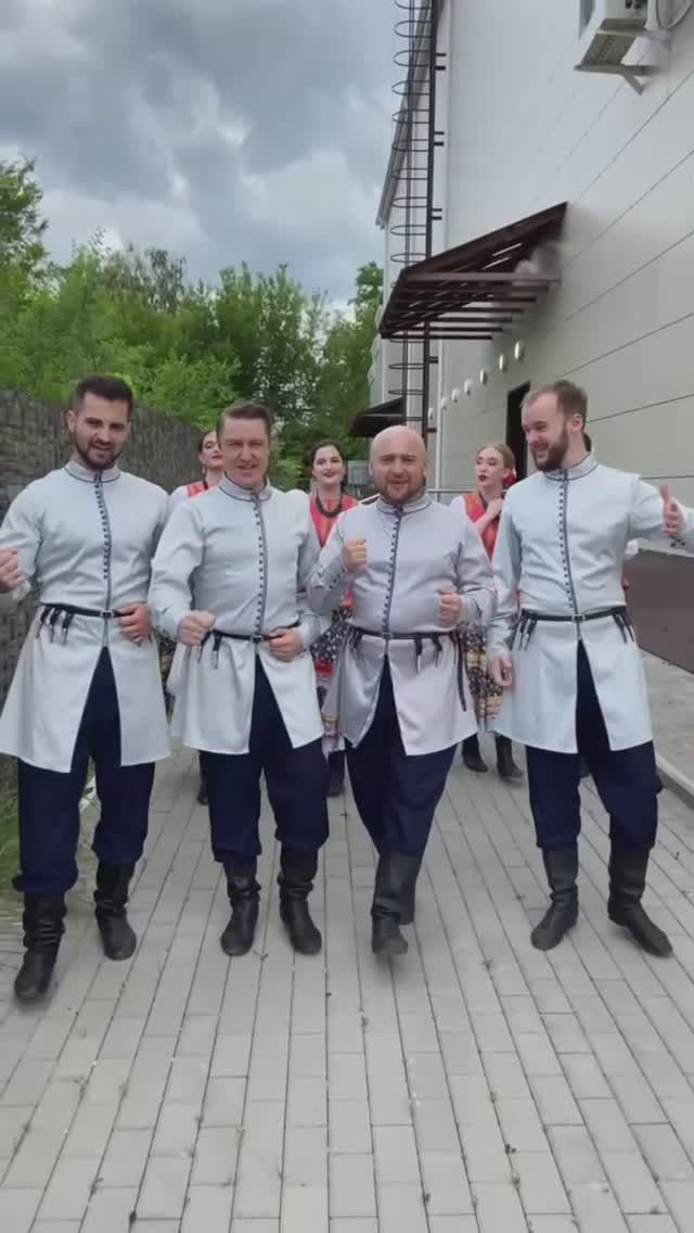 «Есть в Воронеже девчата»Автор слов: Наталия ДудинаАвтор музыки: Олег Куянцев смотреть онлайн