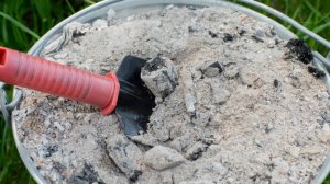 Зола – не просто пепел: как правильно подготовить ее для подкормки растений