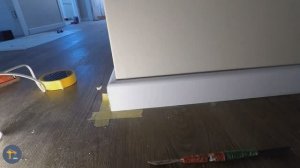 Как установить МДФ плинтус на кривые стены.