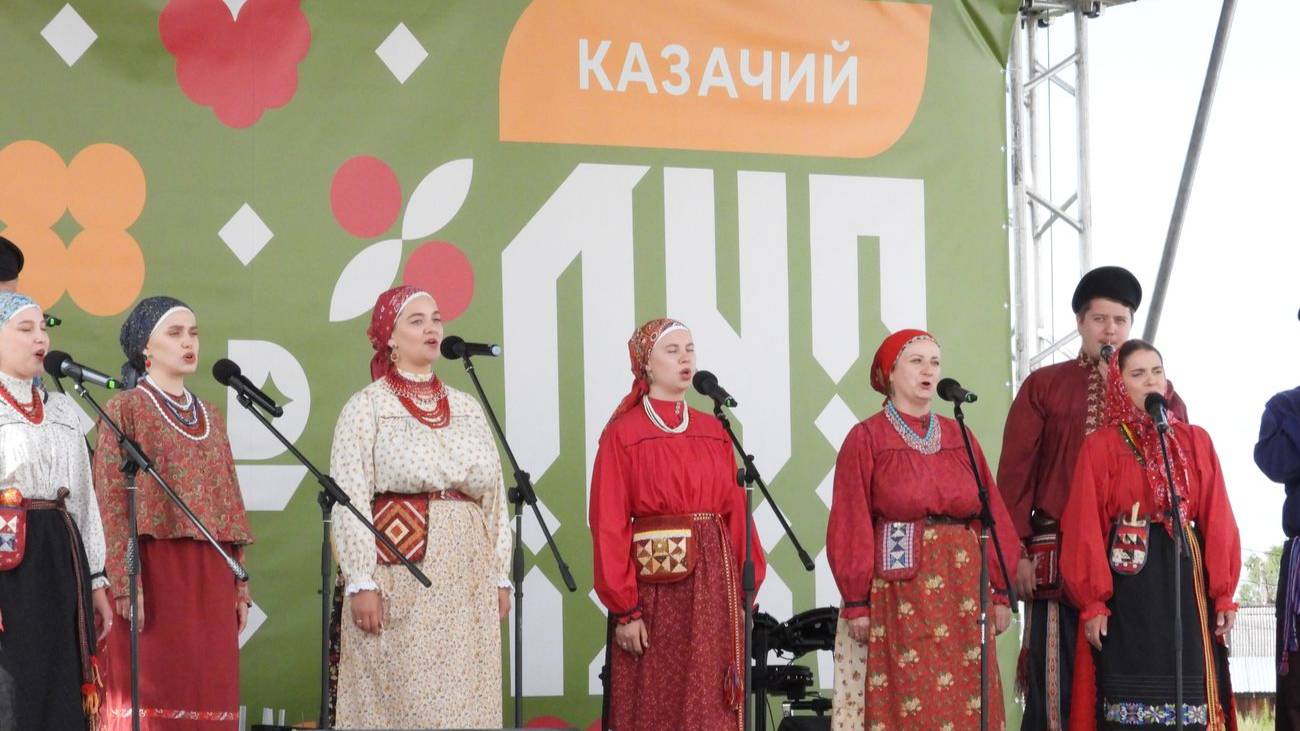 В Казачинском прошел второй фестиваль народного творчества "Казачий луг" смотреть онлайн
