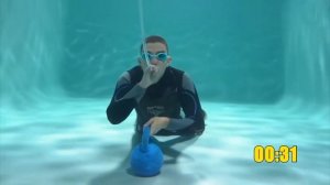 кто дольше продержится под водой получит 1000 баксов А4