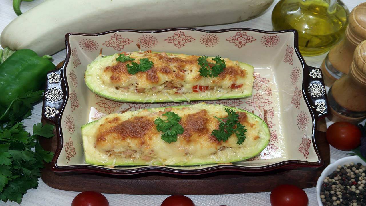 Лодочки из кабачков с ветчиной в духовке смотреть онлайн