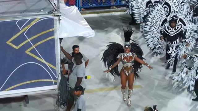 Безумный карнавал в Рио-де-Жанейро, Бразилия смотреть онлайн