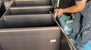 Шкаф с врезным профилем под диодную ленту, сборка.