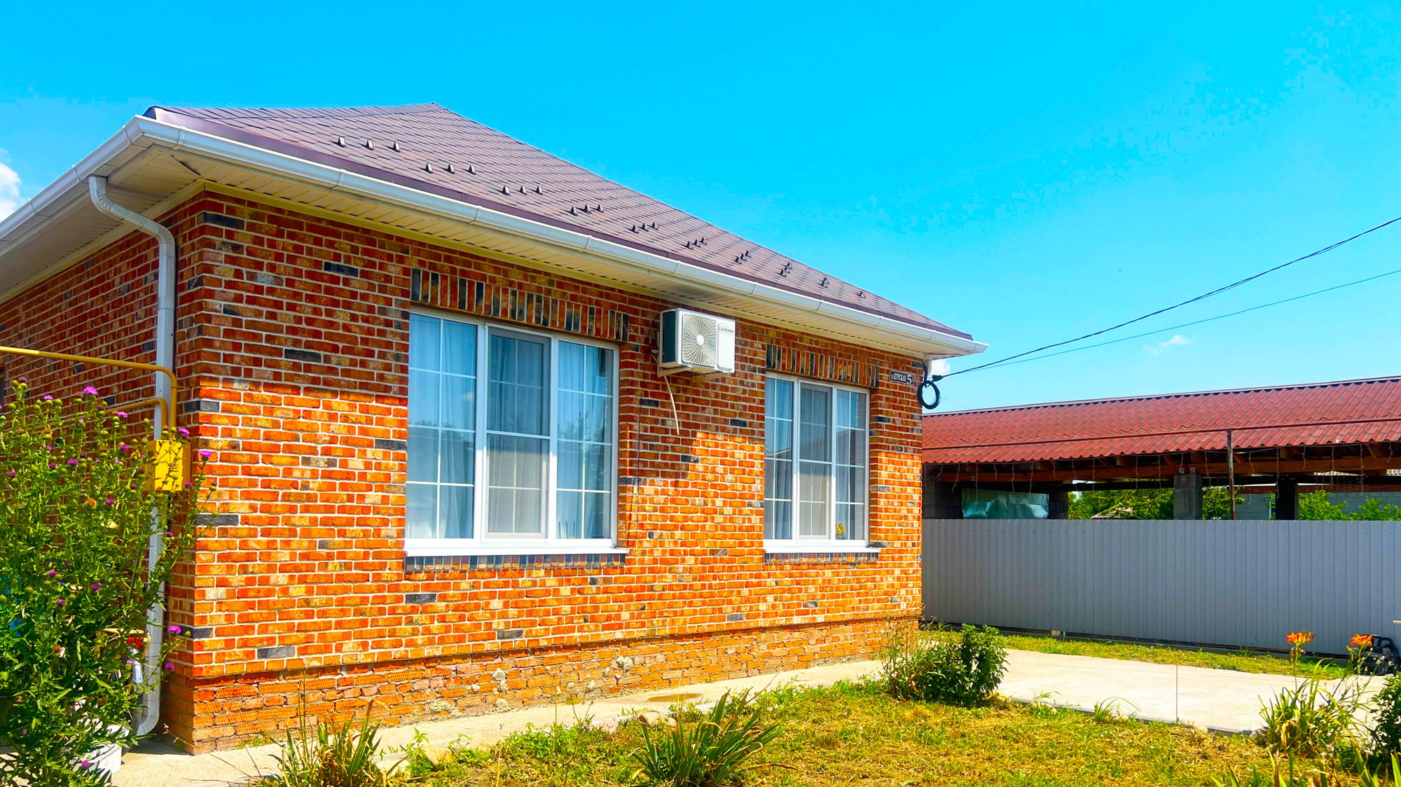 Кирпичный дом с мебелью и просторном участке для новой жизни на юге смотреть онлайн