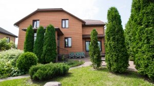 Дом с полной отделкой на ухоженном участке в шаговой доступности от городской инфраструктуры