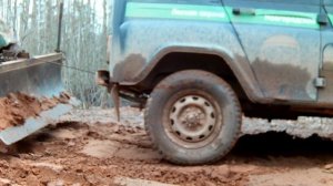 Уазик застрял.