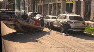 В Питере таксист сбил коллегу по цеху. ДТП "Внутривидовая борьба"