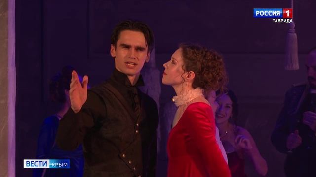 Почему в спектакле «Горе от ума» Чацкого играют сразу два артиста: на сцене и в зале