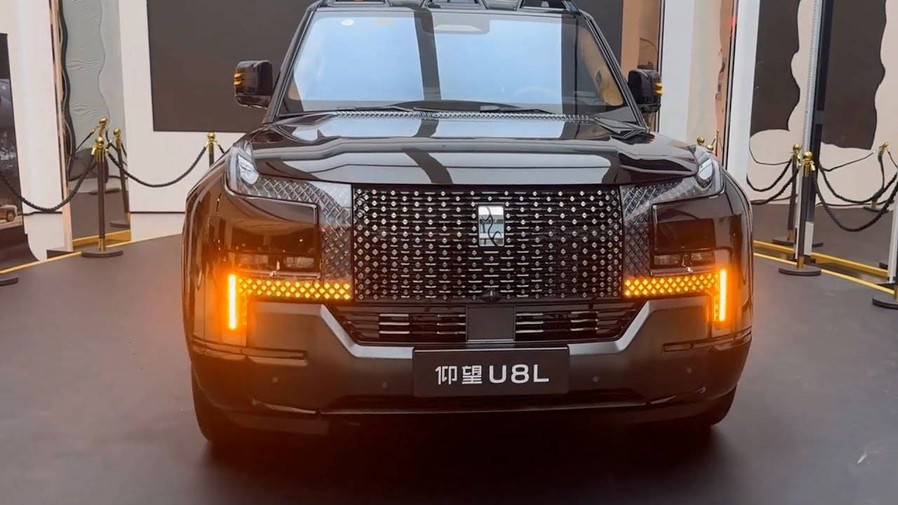 Внешний вид и интерьер BYD Yangwang U8L