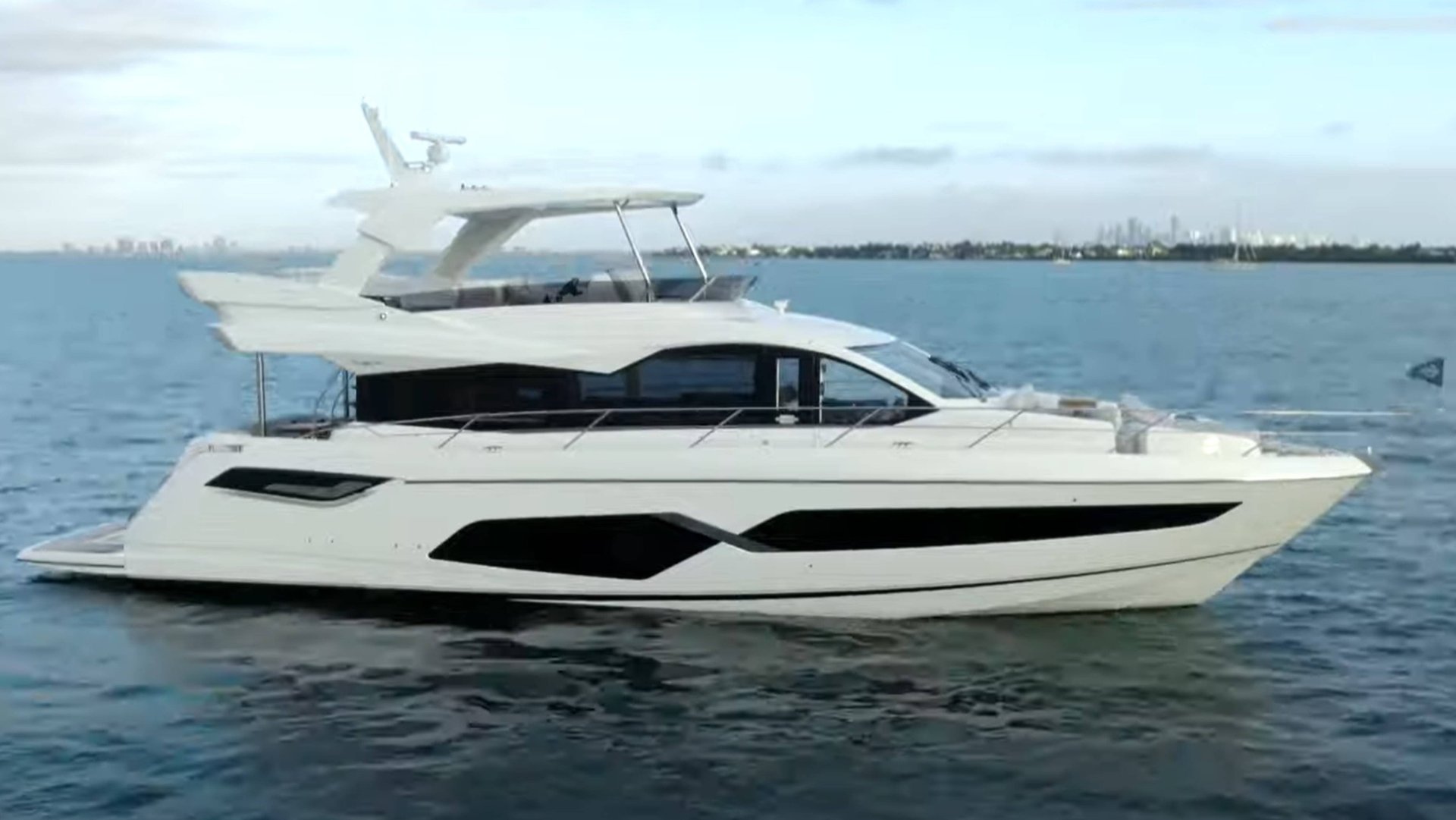 Яхта Sunseeker Manhattan 68 – Ultimate Luxury Yacht смотреть онлайн