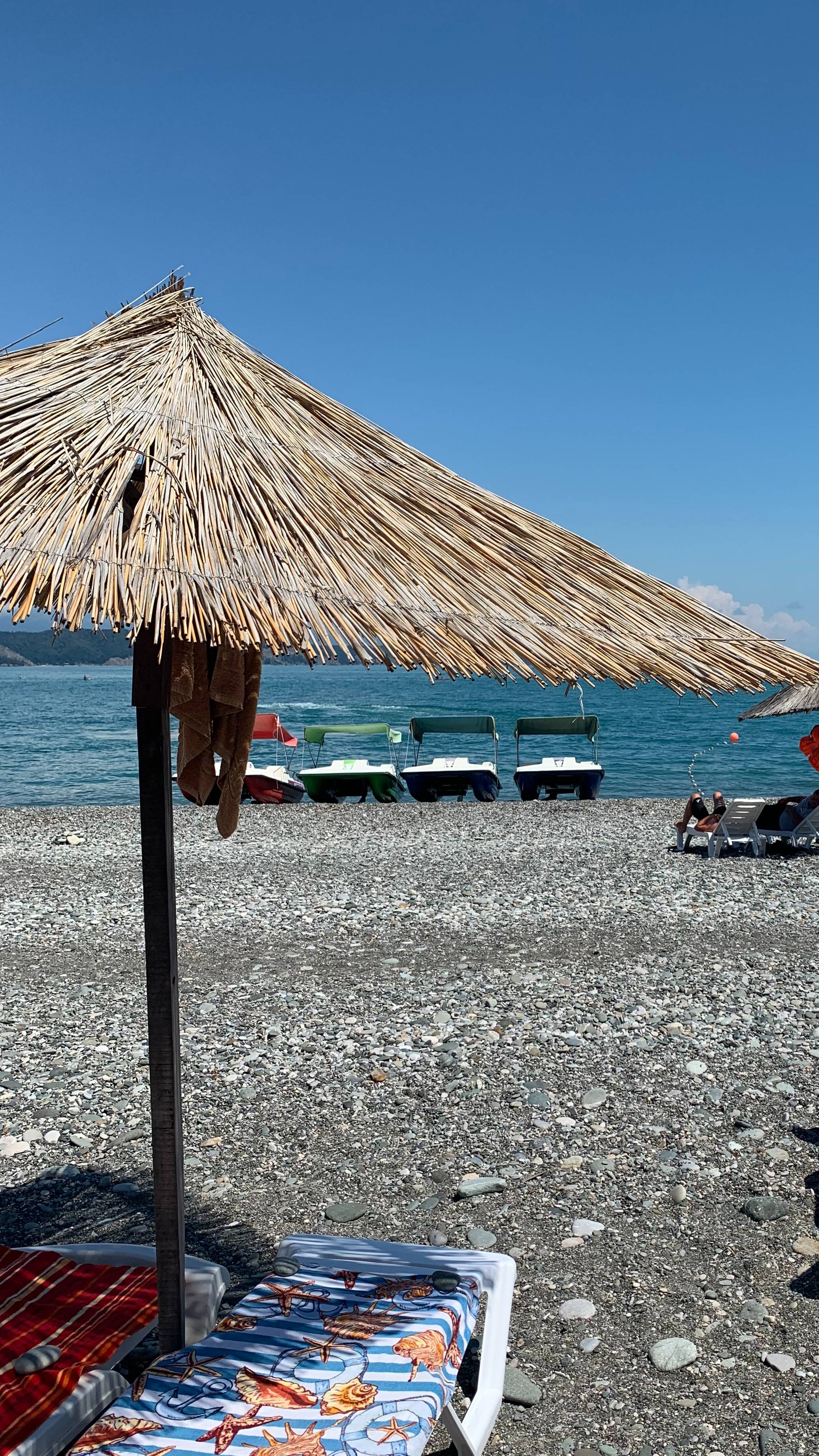 Море в  Пицунде, август...