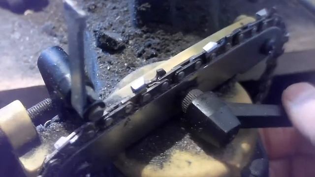 Маленькое усовершенствование станка для заточки цепей