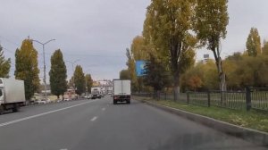 Остановка у правого края проезжей части,  перестроение, проезд перекрестка с круговым движением